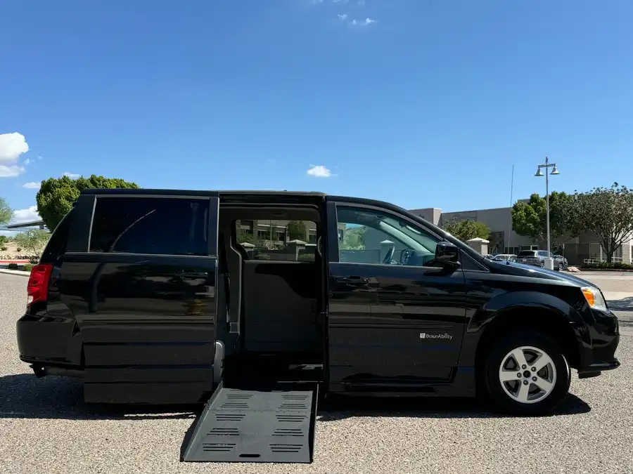 2013 Dodge Grand Caravan SXT's photo