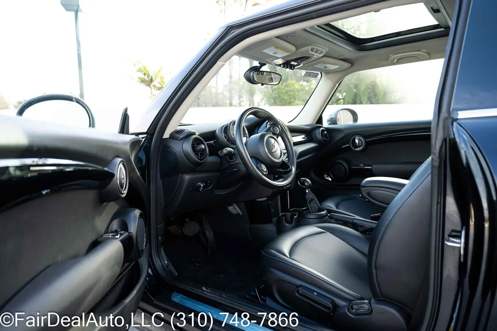 2017 MINI Cooper Base photo 5