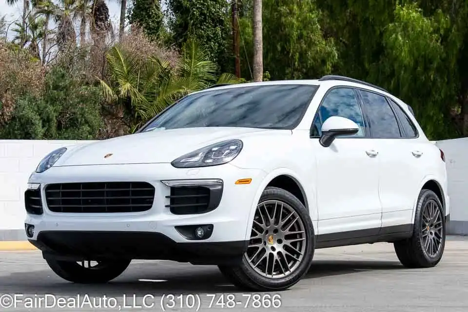 2017 Porsche Cayenne Platinum Edition's photo