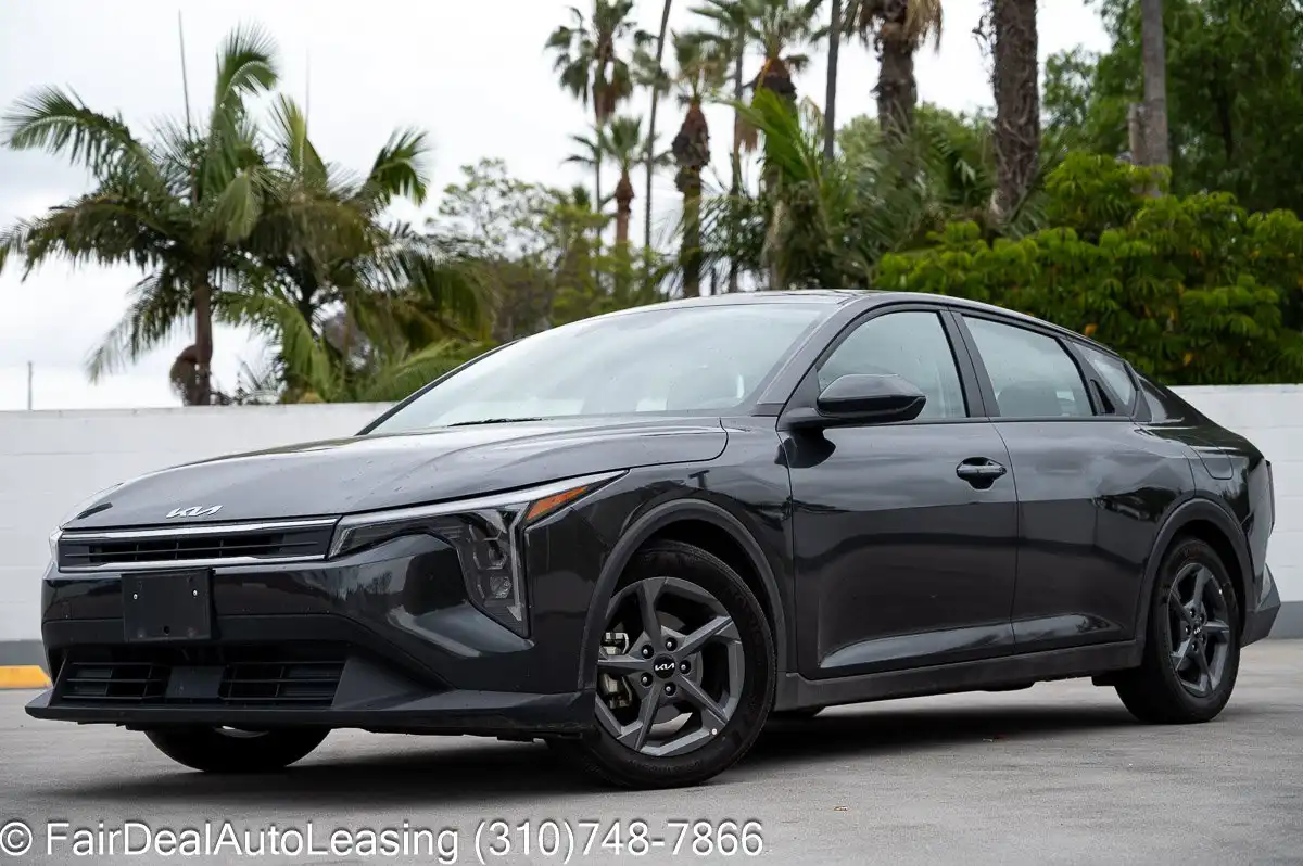 2025 Kia K4 LXS AT's photo