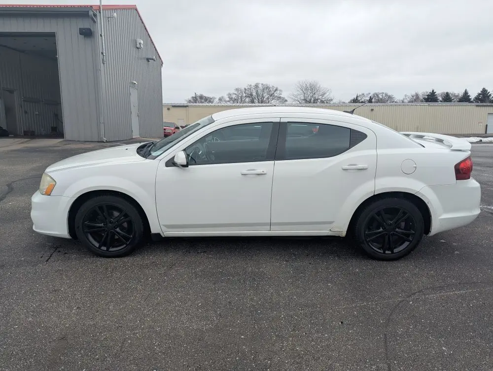 2012 Dodge Avenger SXT photo 3
