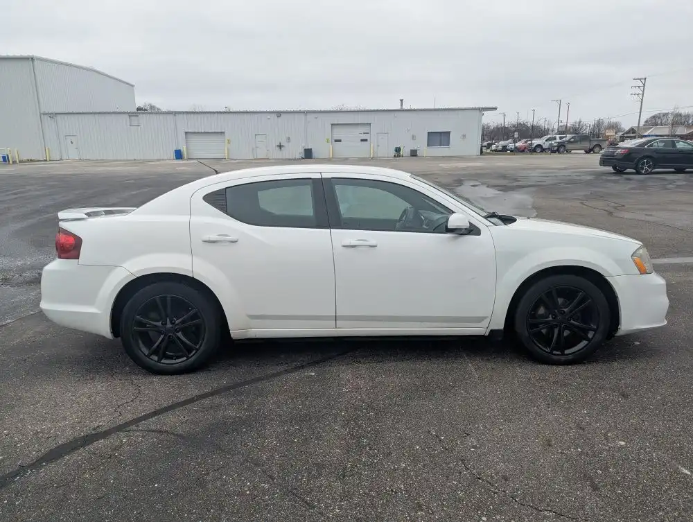 2012 Dodge Avenger SXT's photo