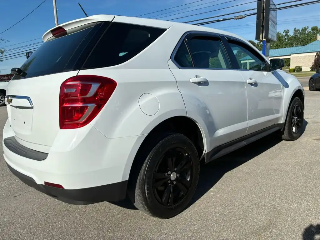 2017 Chevrolet Equinox LS's photo