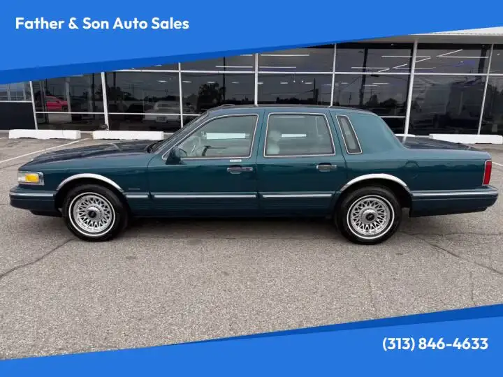 1997 Lincoln Town Car Executive's photo