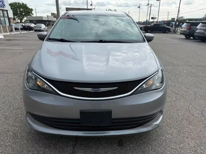 2018 Chrysler Pacifica LX photo 5