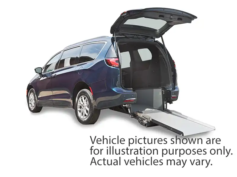 2020 Chrysler Pacifica Limited's photo