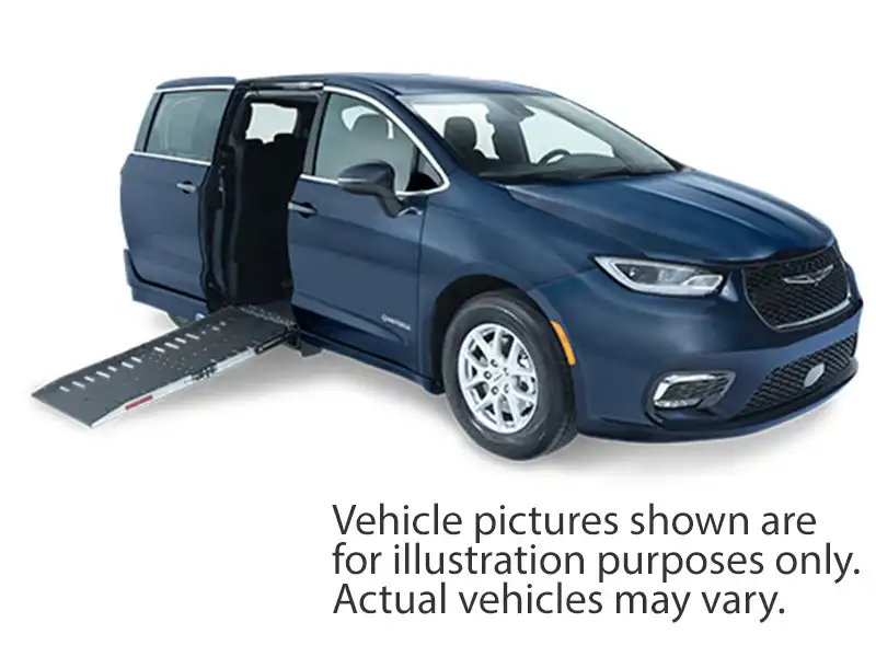 2024 Chrysler Pacifica Touring's photo