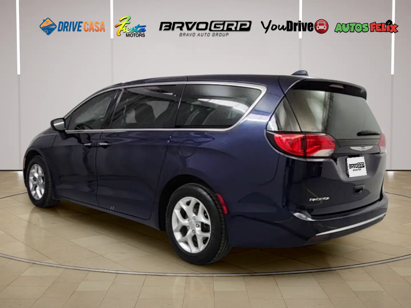 2019 Chrysler Pacifica Touring Plus photo 3