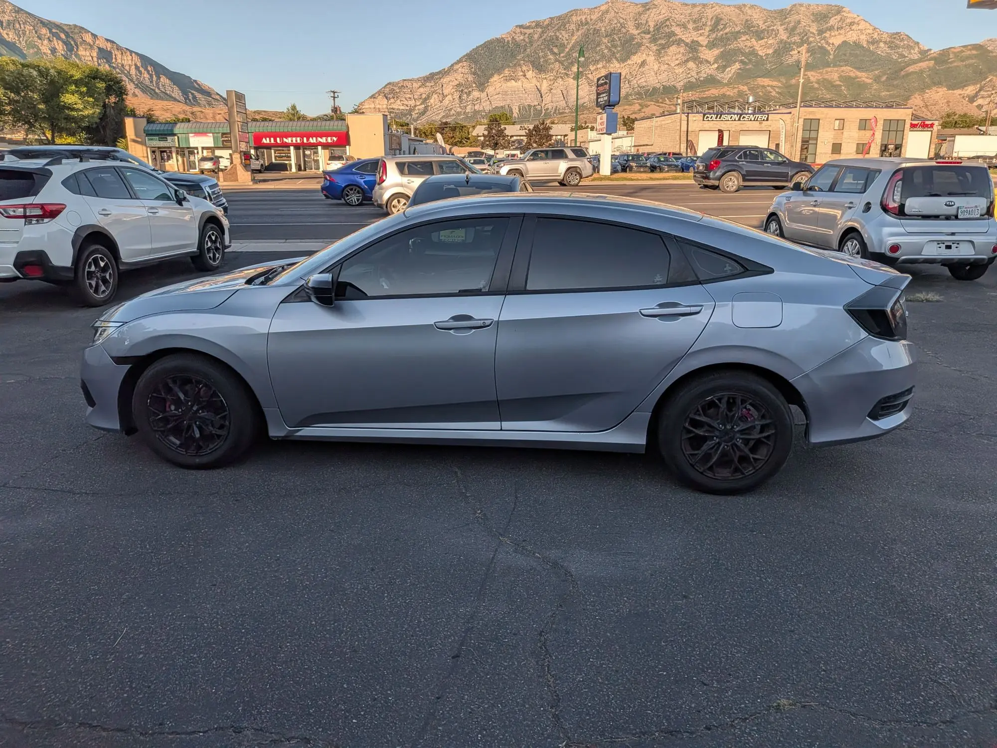 2018 Honda Civic LX CVT photo 3
