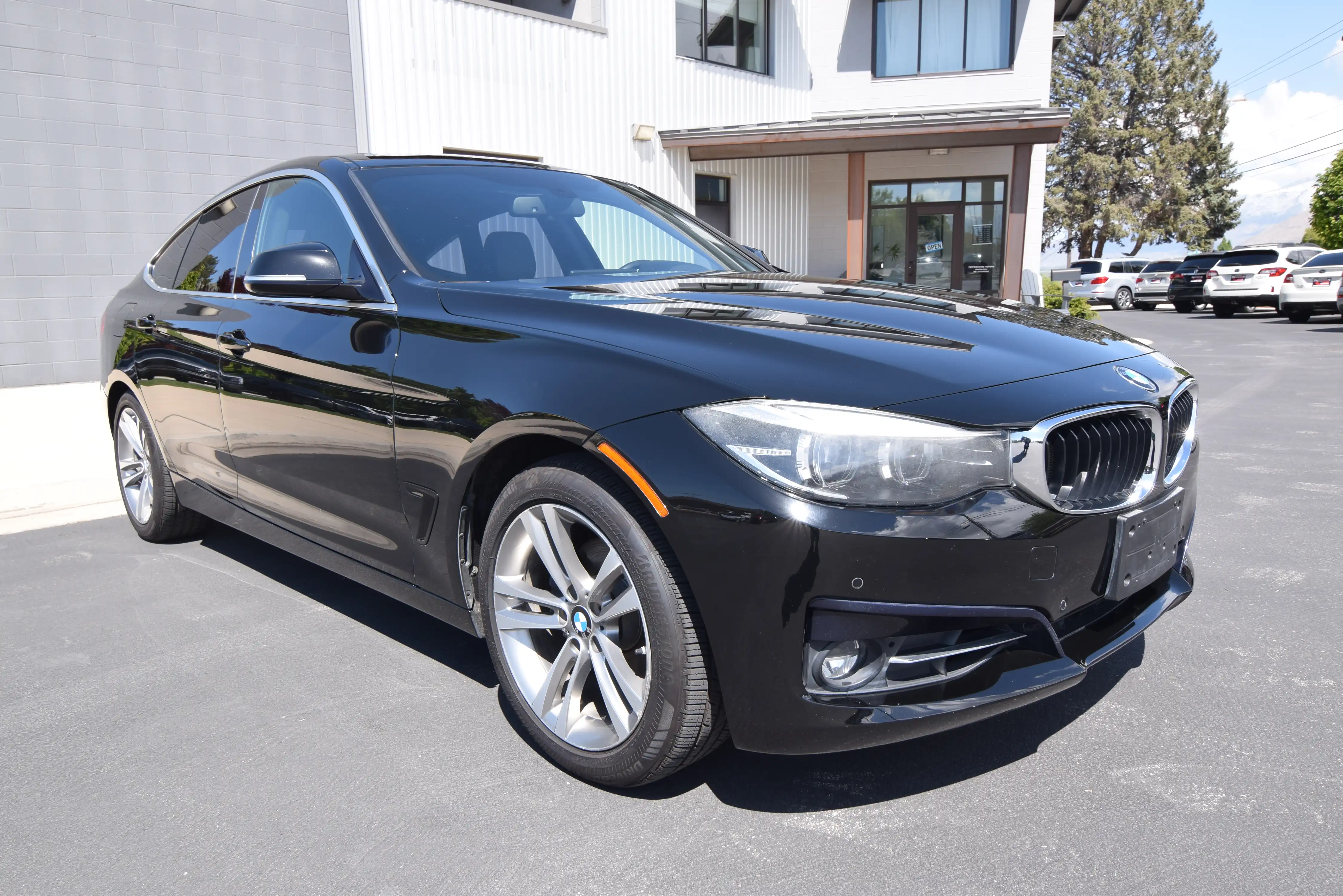 2017 BMW 3 Series 330i xDrive Gran Turismo's photo