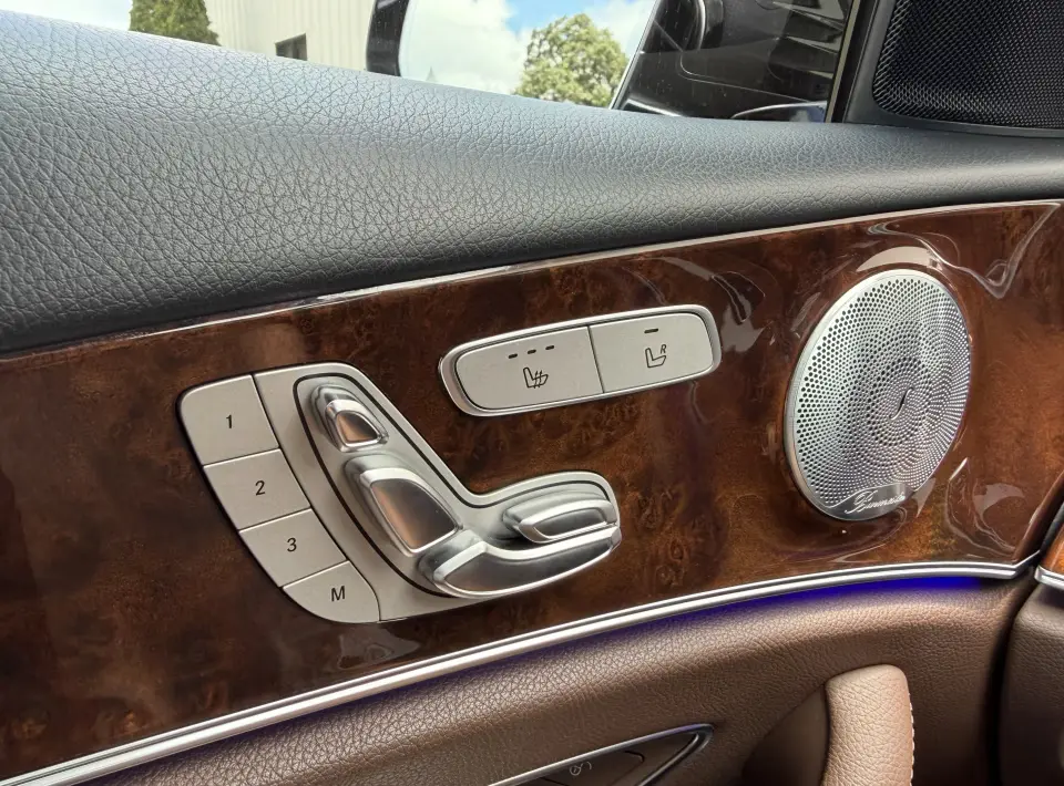 2019 Mercedes-Benz E-Class E300 4MATIC photo 5