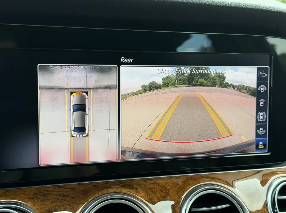 2019 Mercedes-Benz E-Class E300 4MATIC photo 4