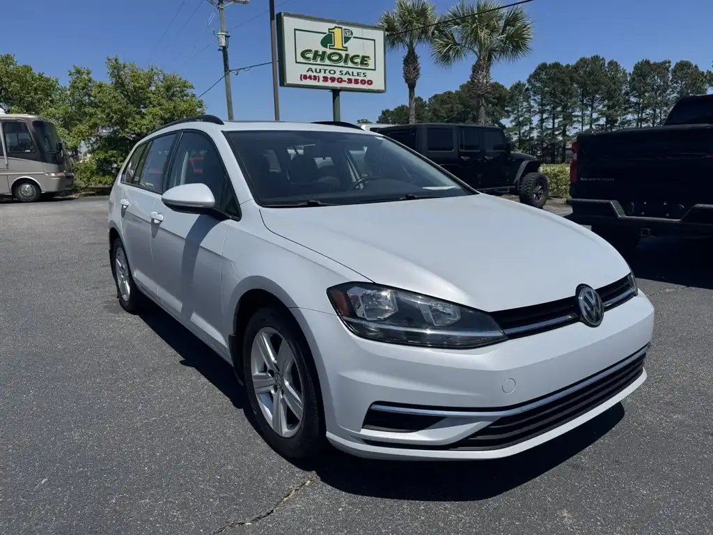 2018 Volkswagen Golf SportWagen TSI SE's photo
