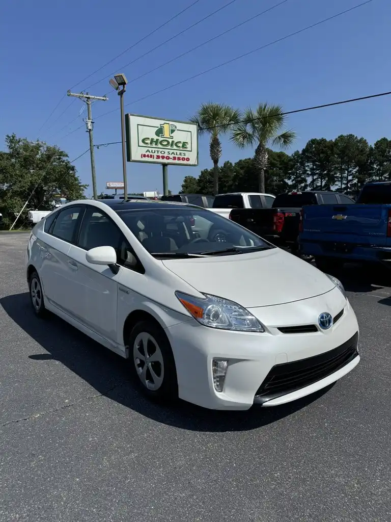 2015 Toyota Prius Three's photo