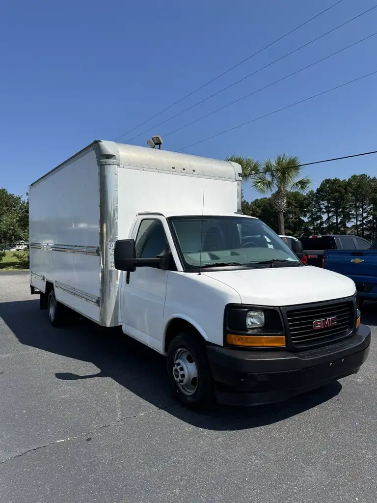 2017 GMC Savana 3500 177 in WB's photo