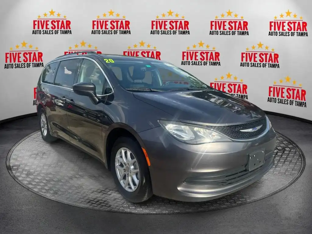 2020 Chrysler Voyager LXI's photo