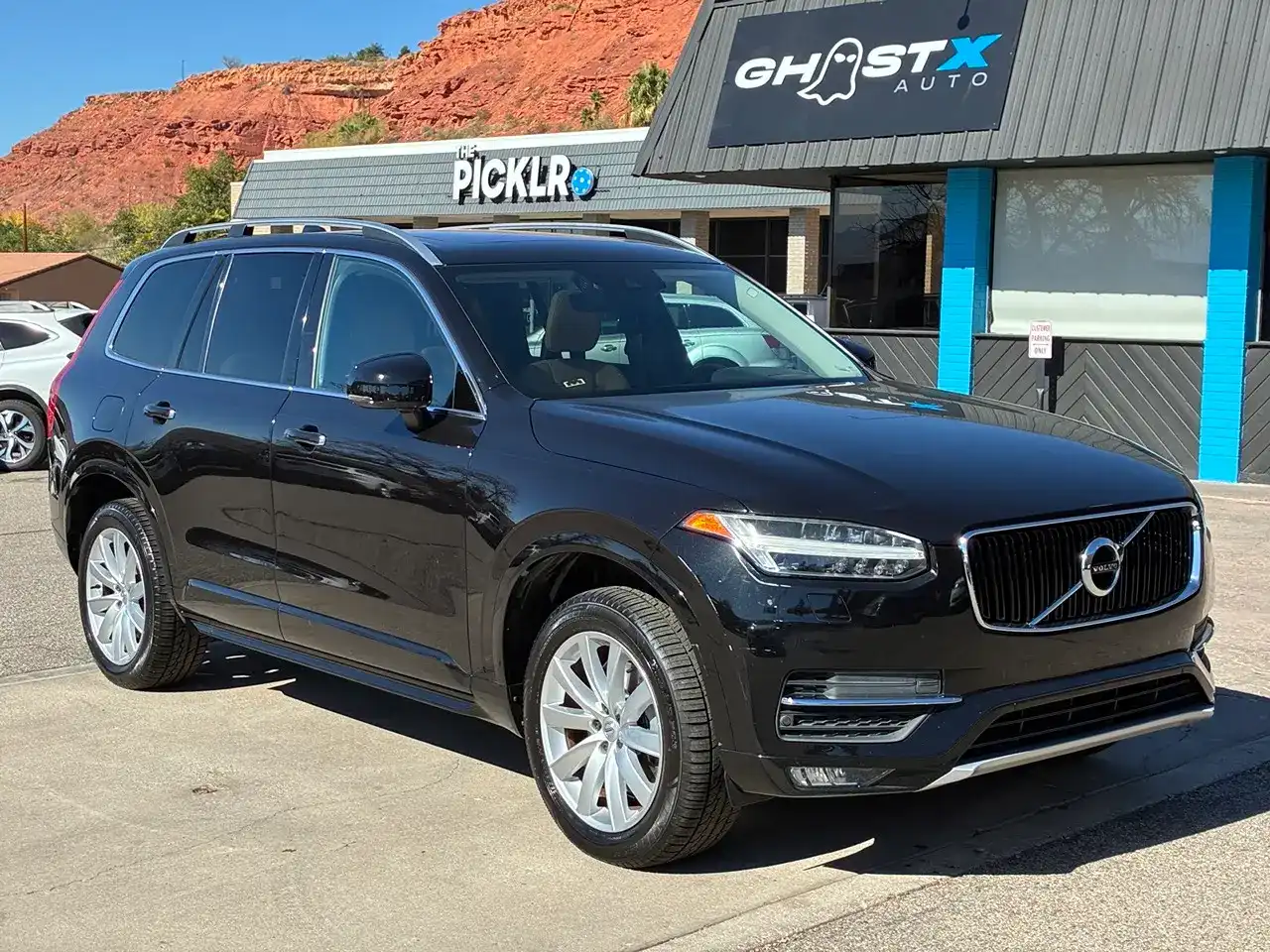 2016 Volvo XC90 T6 AWD Momentum's photo