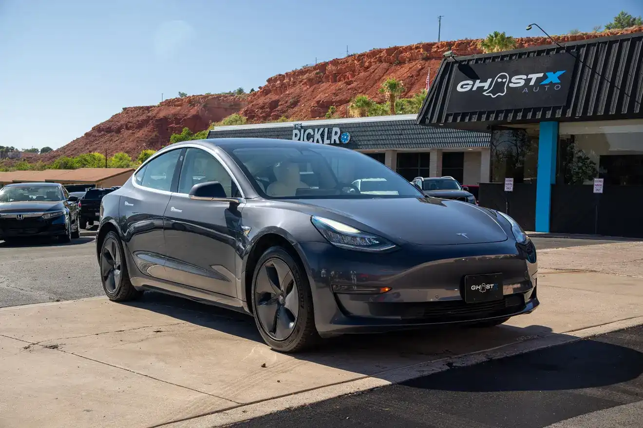 2020 Tesla Model 3 Standard Range Plus's photo