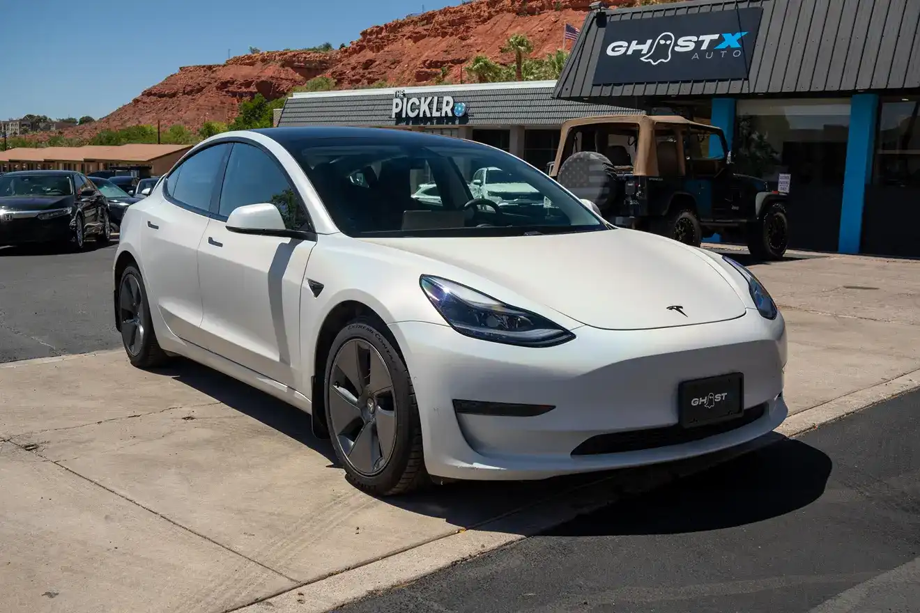2021 Tesla Model 3 Standard Range Plus's photo