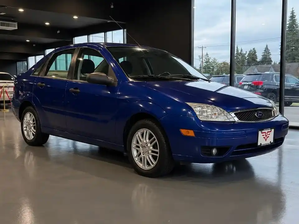 2005 Ford Focus S ZX4's photo