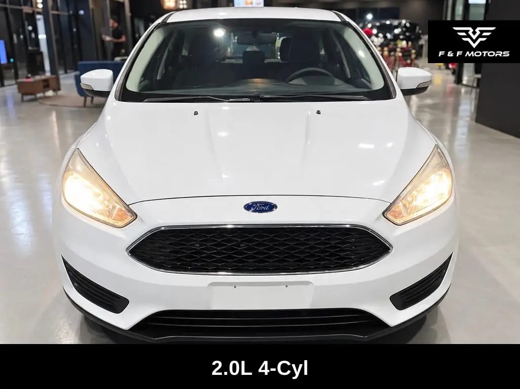 2016 Ford Focus SE Hatchback 5-Door photo 5