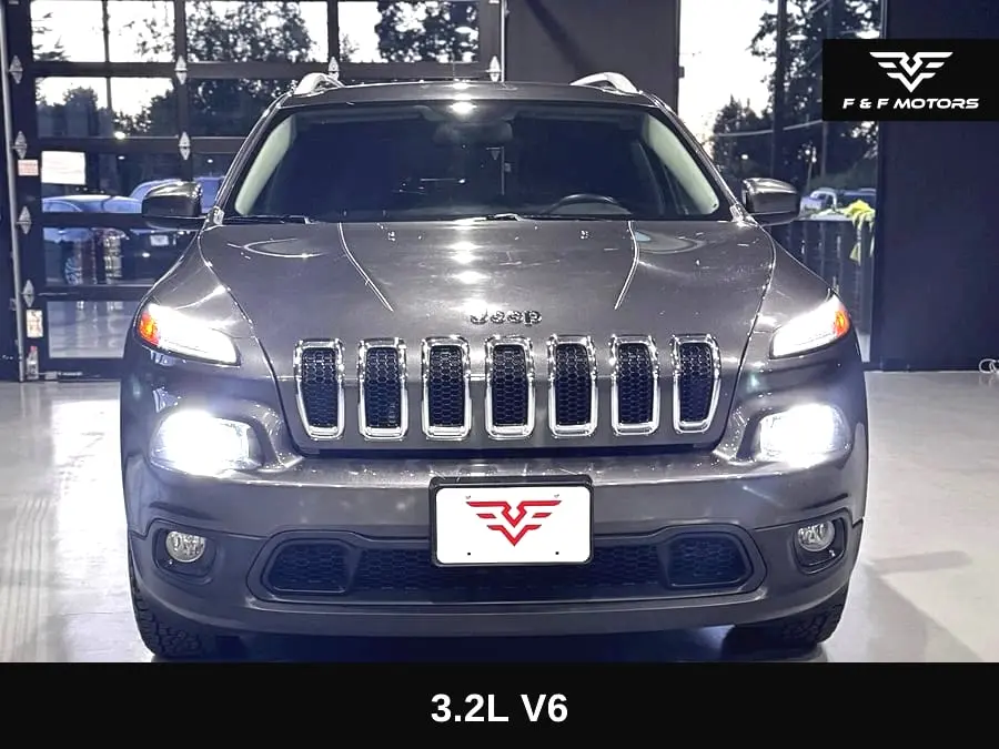 2017 Jeep Cherokee Latitude 4WD photo 3