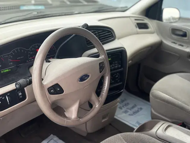2002 Ford Windstar SE photo 4