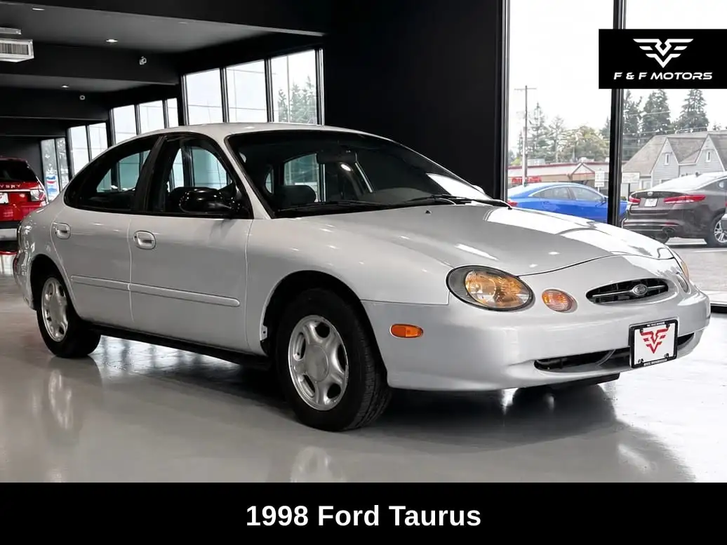 1998 Ford Taurus LX's photo