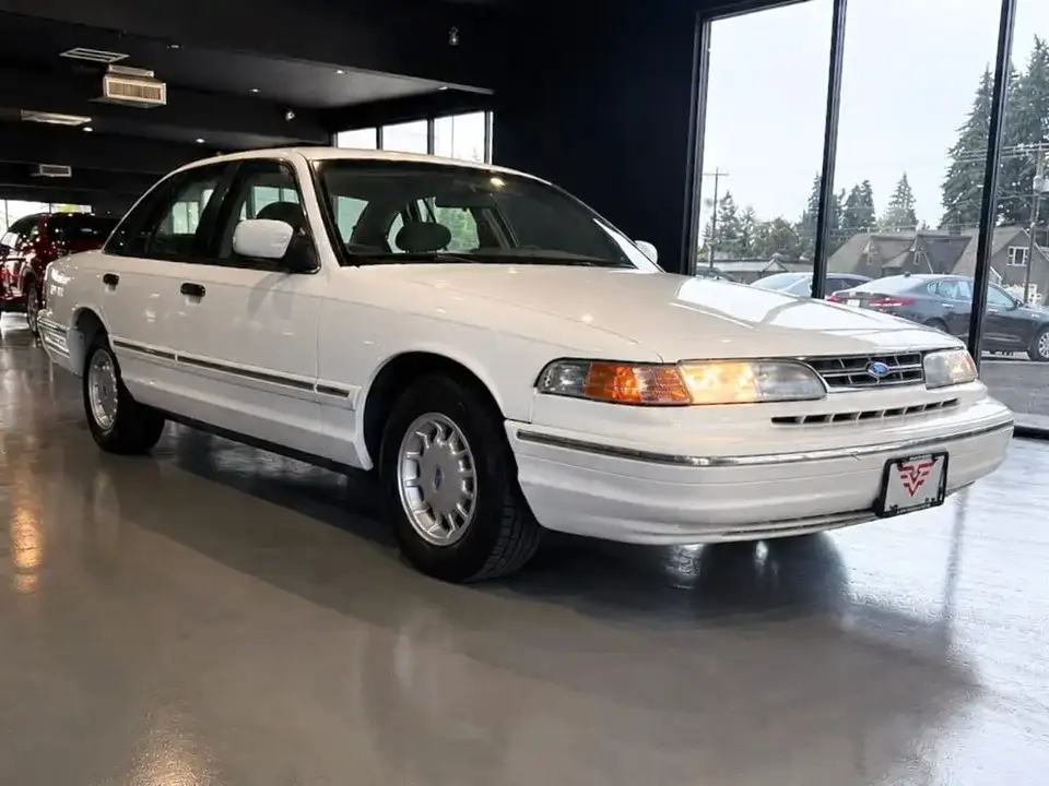 1996 Ford Crown Victoria's photo