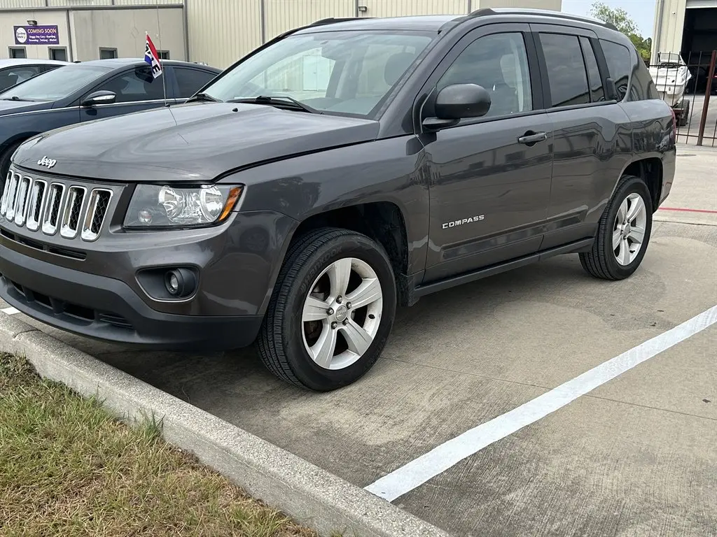 2016 Jeep Compass Sport photo 3