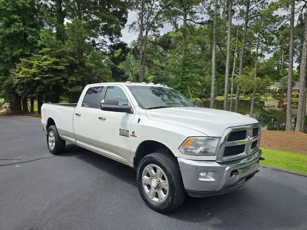 2015 RAM 3500 SLT 4X4 Crew Cab LWB's photo