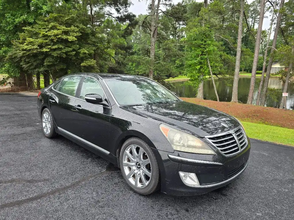 2011 Hyundai Equus Signature's photo