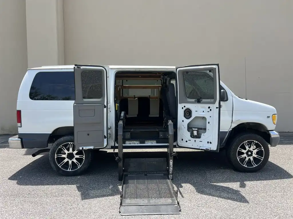 1998 Ford E-Series XL's photo