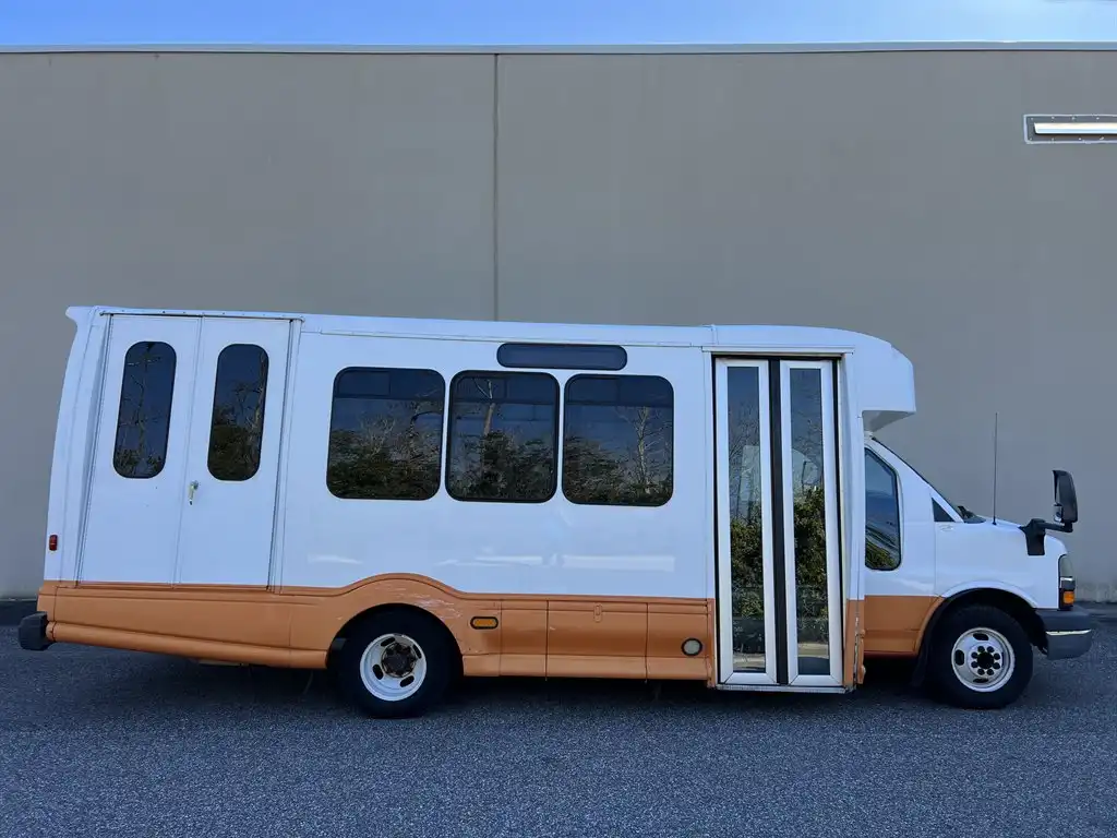 2013 Chevrolet Express's photo