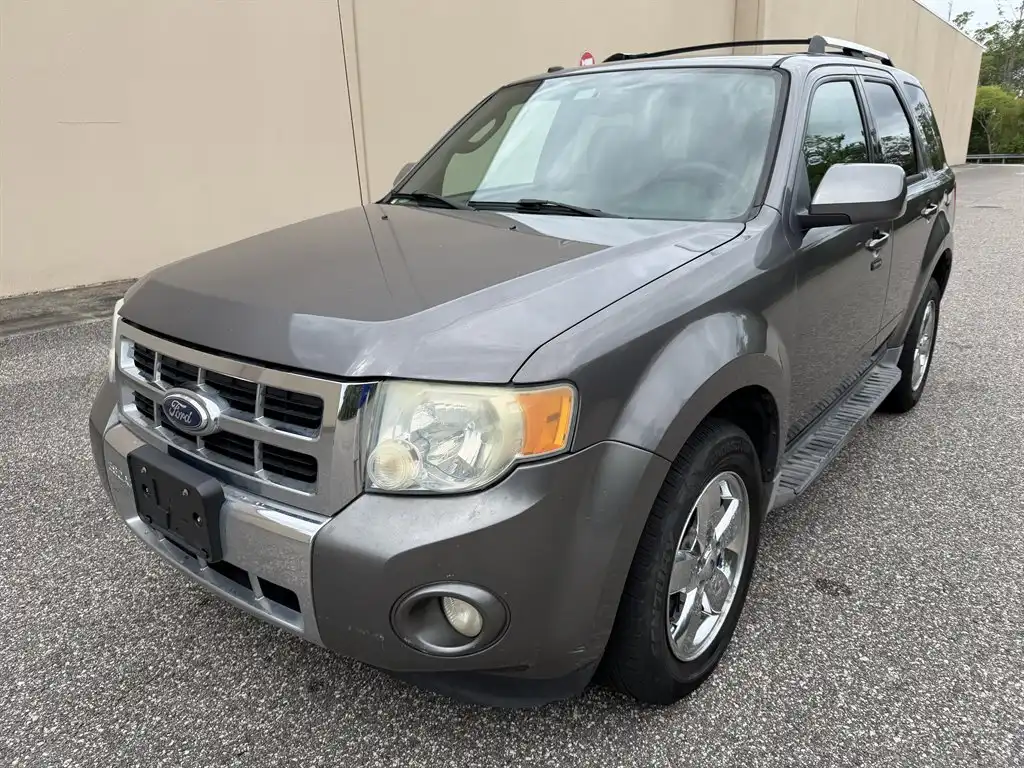 2010 Ford Escape Limited's photo