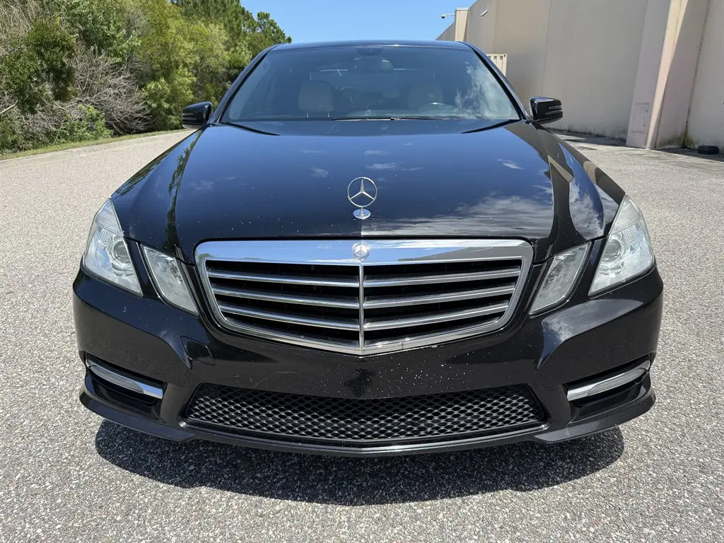 2012 Mercedes-Benz E-Class E350 Luxury photo 3