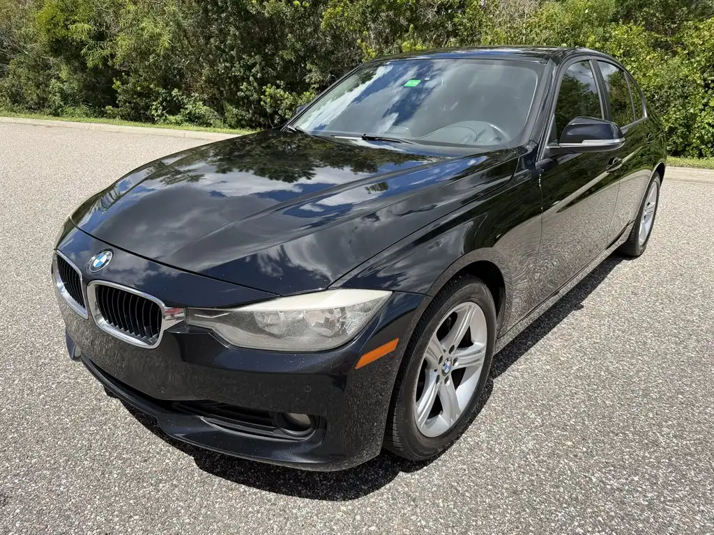 2014 BMW 3 Series 320i Sedan's photo
