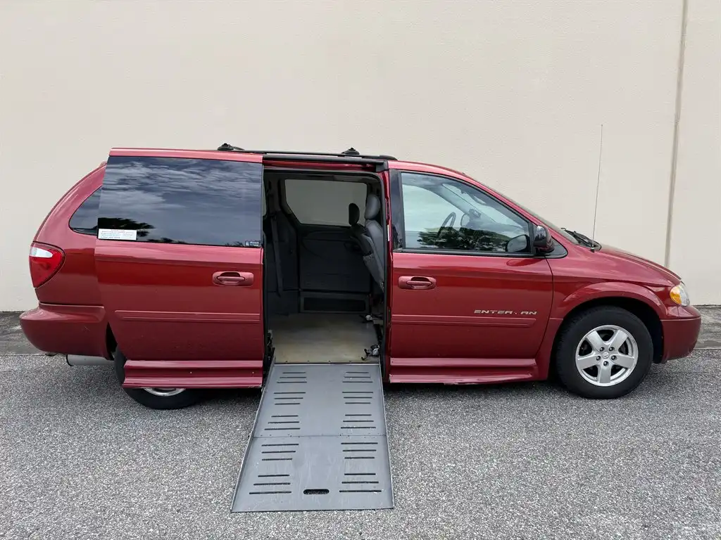 2005 Dodge Grand Caravan SXT's photo
