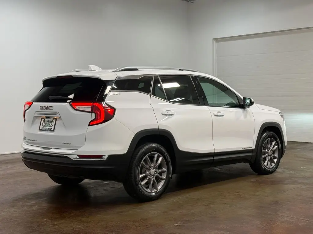 2023 GMC Terrain SLT AWD photo 4
