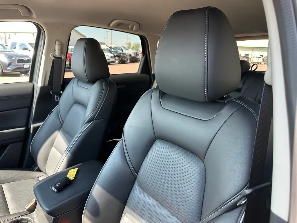 2025 Mazda CX-5 Select AWD Auto Package S photo 3