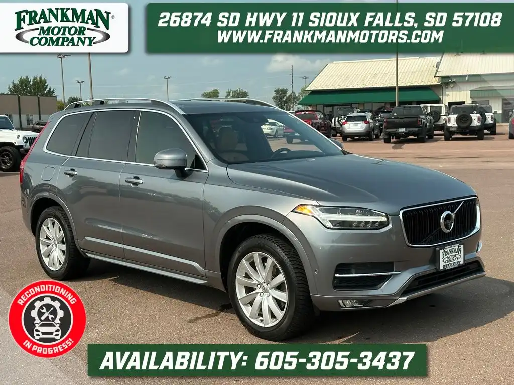 2017 Volvo XC90 T6 AWD Momentum's photo