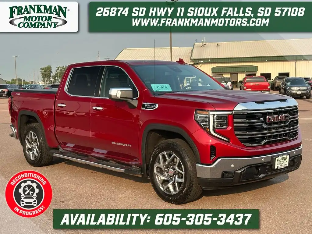 2022 GMC Sierra 4WD Crew Cab Short Box SLT's photo