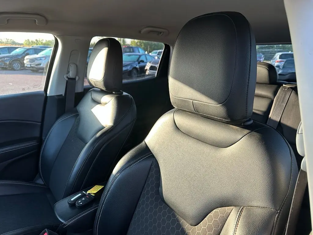 2017 Jeep Compass Latitude 4WD photo 3