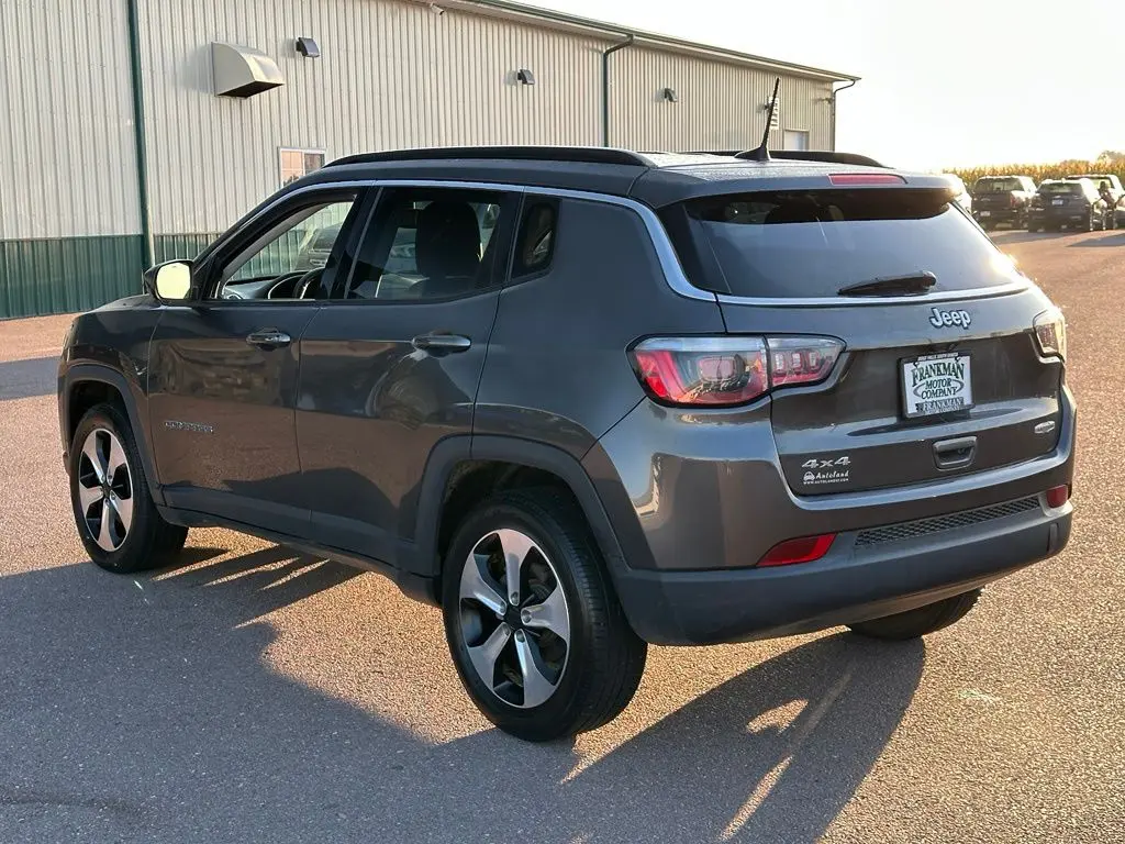 2017 Jeep Compass Latitude 4WD photo 5