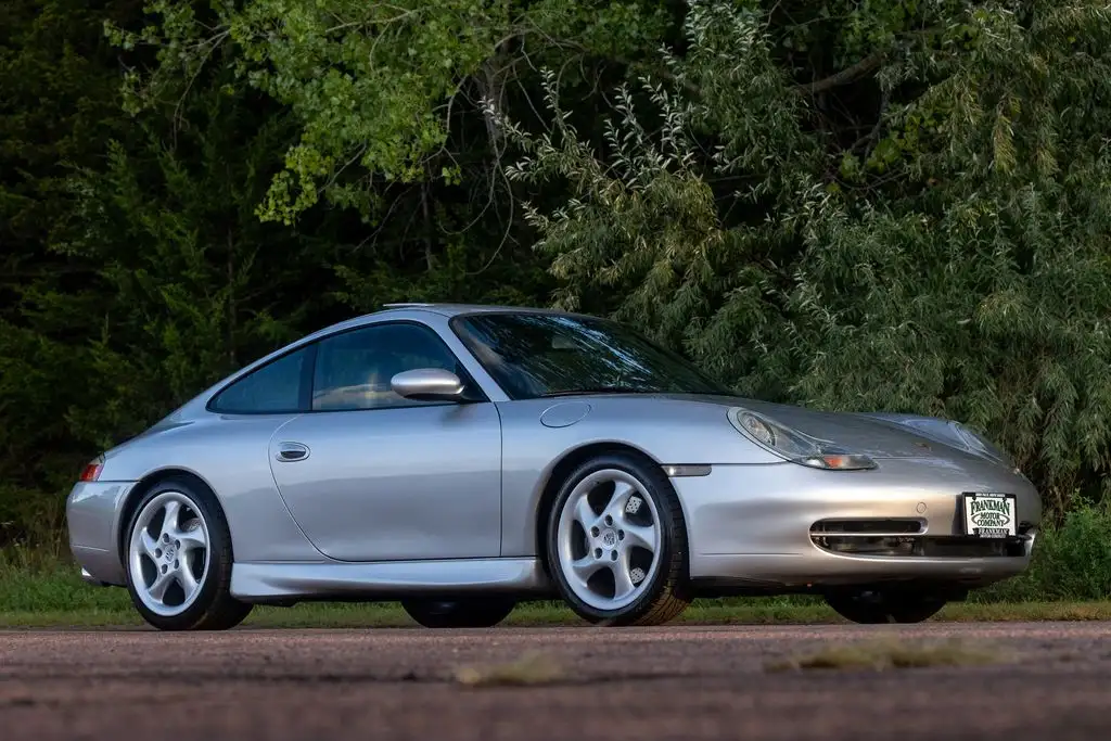 2000 Porsche 911 Carrera 4's photo