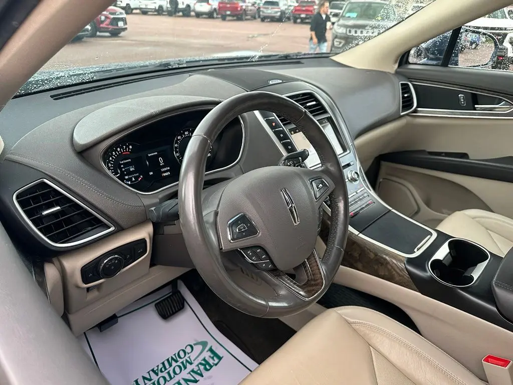 2017 Lincoln MKX Select AWD photo 3
