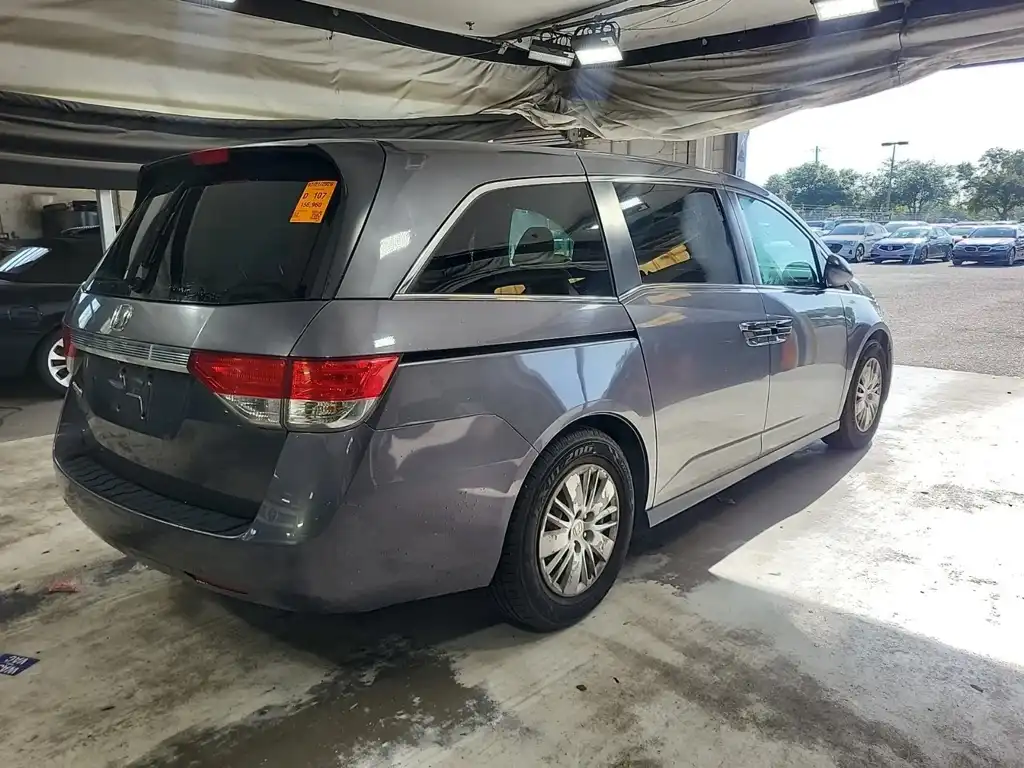 2016 Honda Odyssey LX's photo