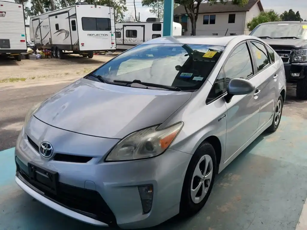 2013 Toyota Prius Two's photo