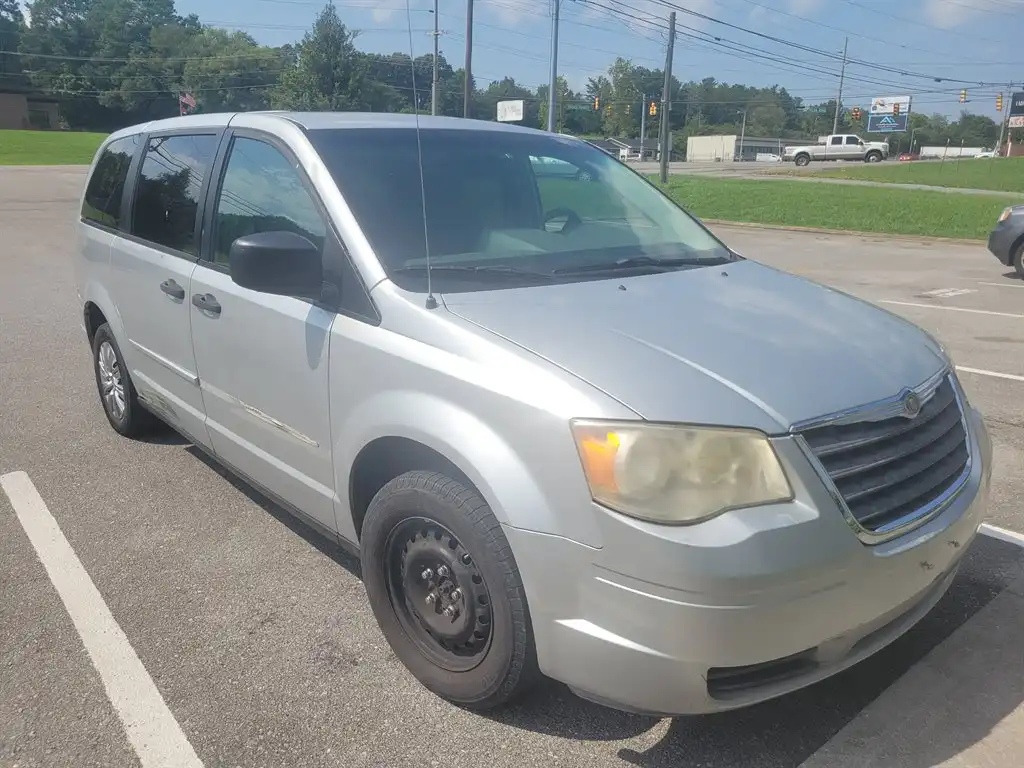2008 Chrysler Town & Country LX's photo