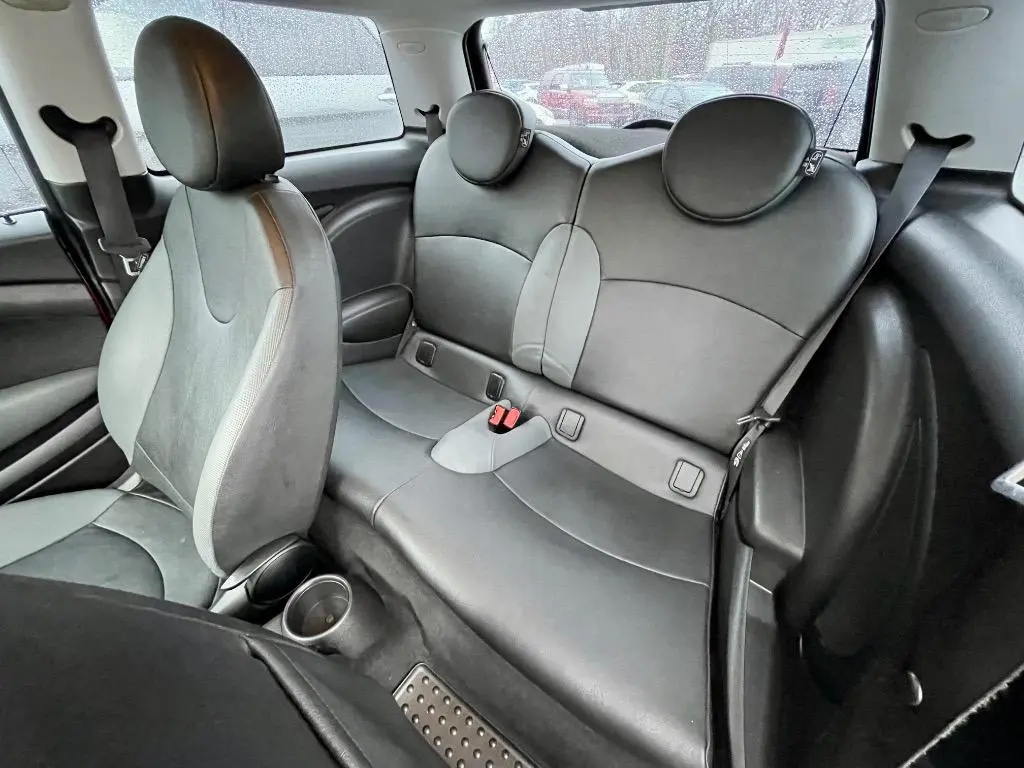 2010 MINI Cooper Base photo 5